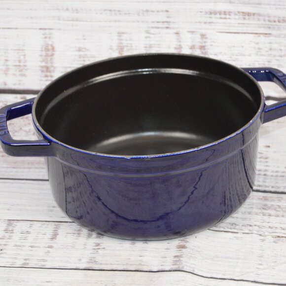 Staub 22 Blue Enameled Dutch Oven 2.6L NO LID GUC READ - Picture 12 of 13